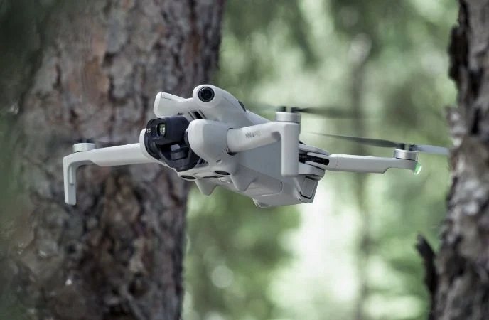 DRON DJI MINI 4 PRO 249 G 4K/100FPS 2590 MAH RC-N2 4000 M Kamera dron w zestawie z kamerą